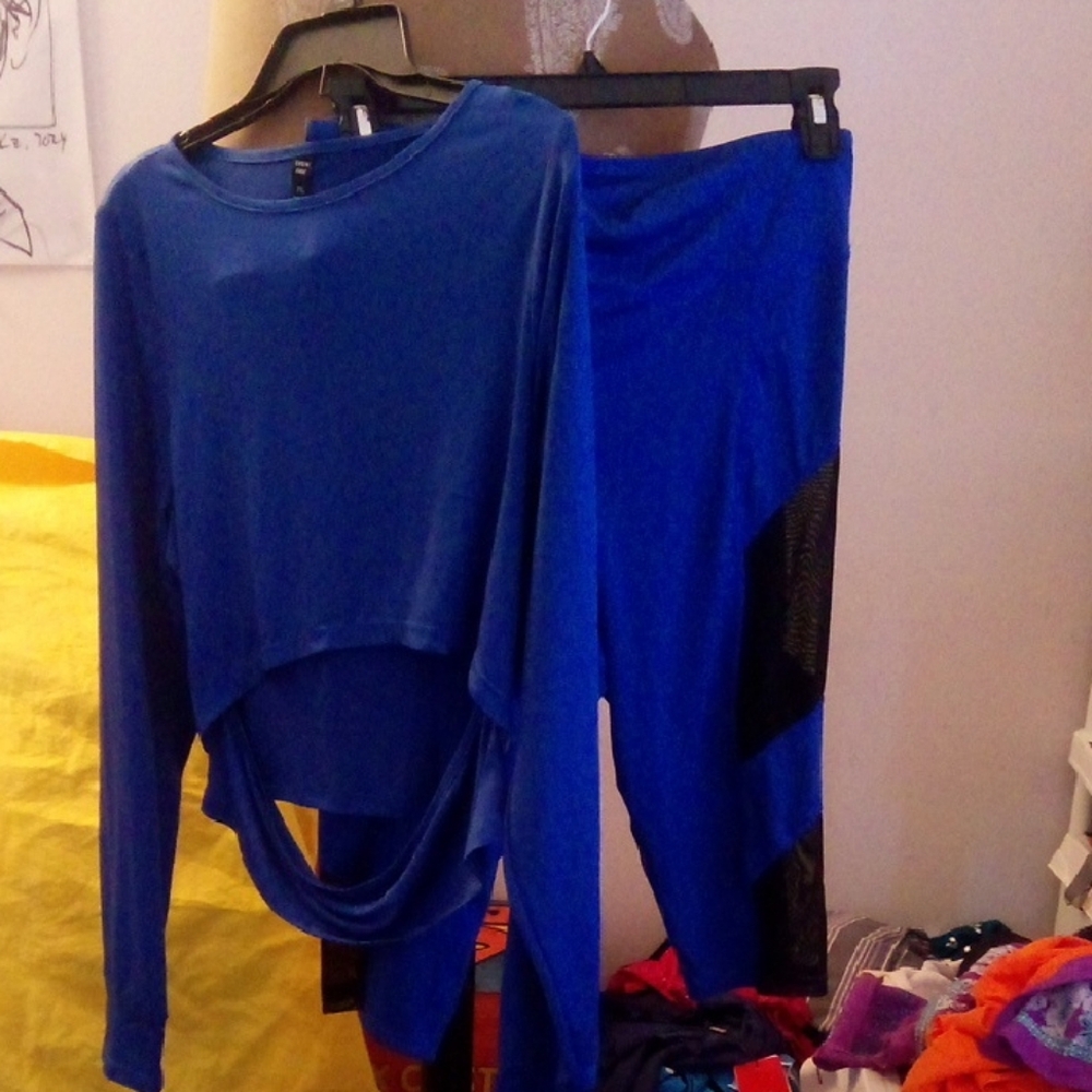 New, Royal Blue Activewear Top & Bottom. 2XL. (2 for $30)